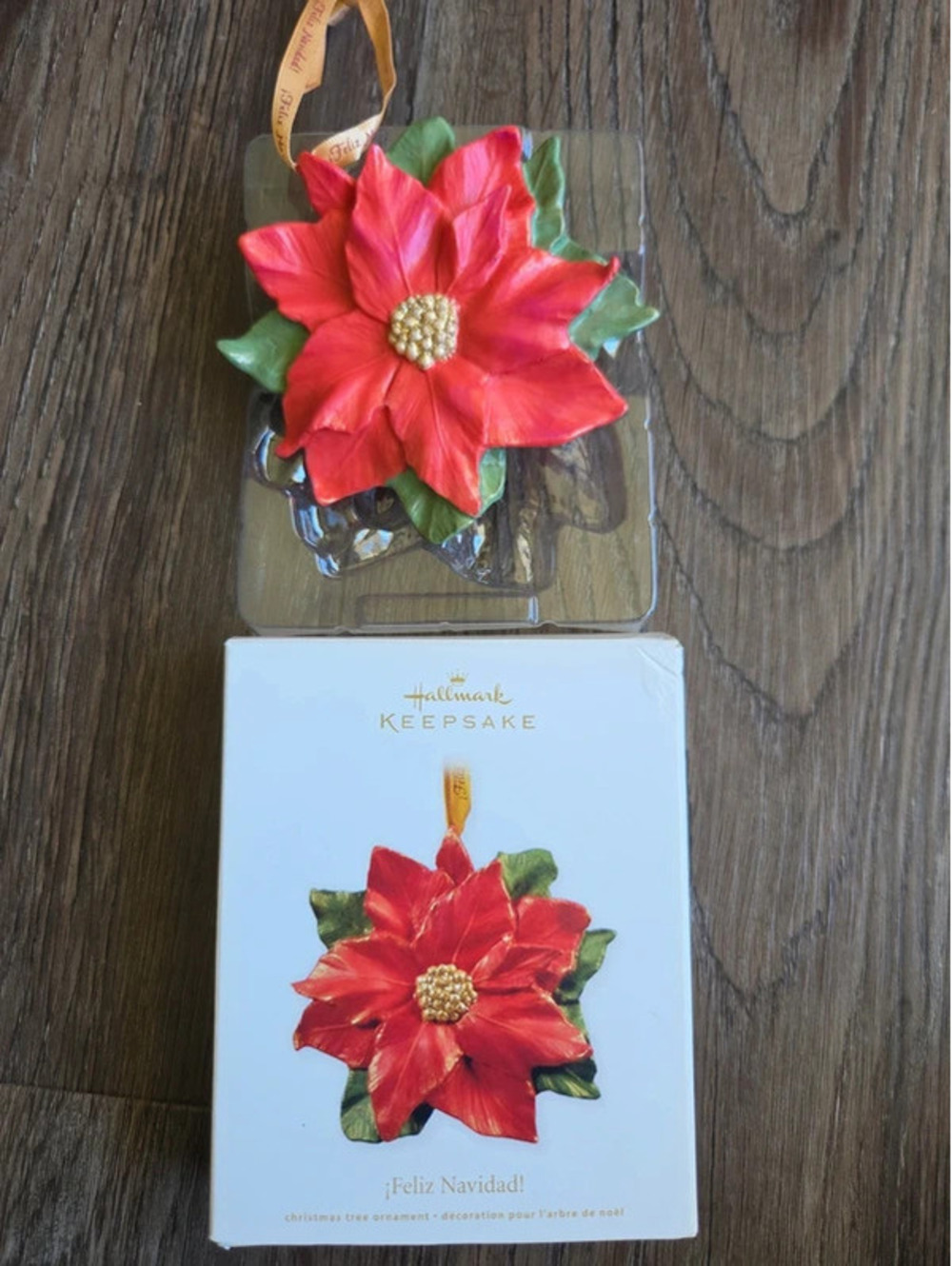 Hallmark keepsake 2011 Feliz navidad floral ornament